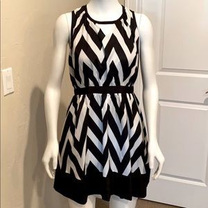 Super cute chevron pattern dress 👗